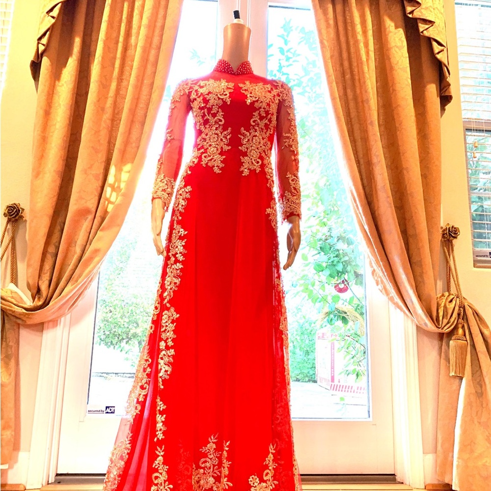 Red ao dai Vietnamese tradition wedding dress . - Picture 2 of 7